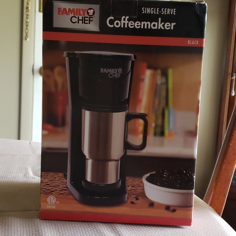 Coffee maker with travel mug